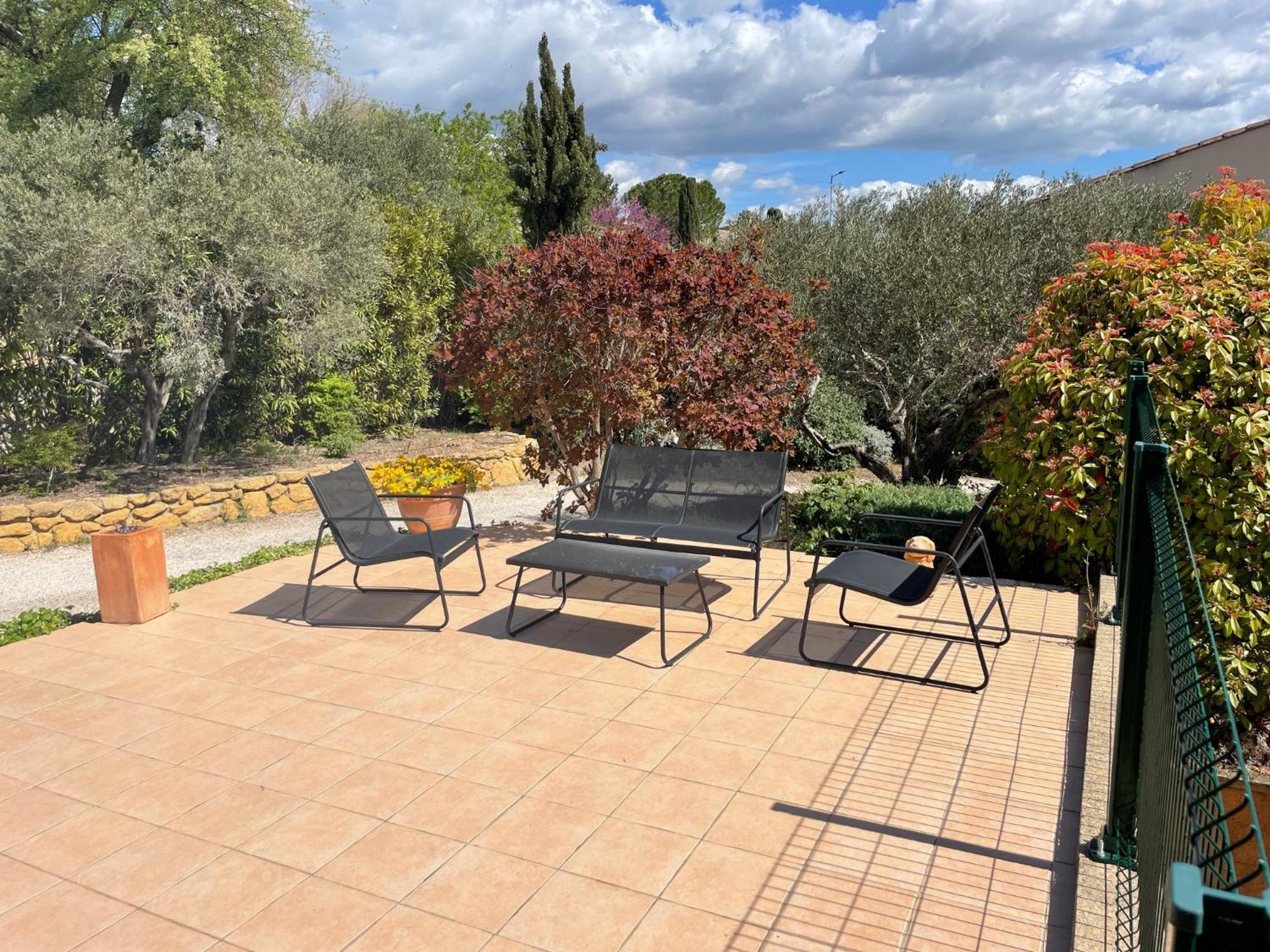 Studio Charmant Avec Terrasse Lançon-Provence Extérieur photo